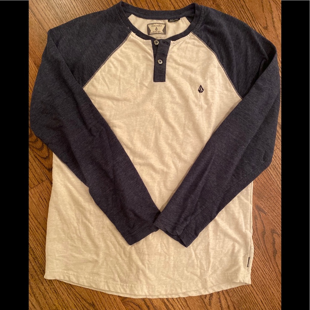 Volcom  brand men’s Henley size medium